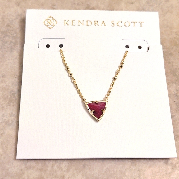 NEW Kendra Scott Perry Gold Pendant Necklace in Raspberry Labradorite - Picture 3 of 7